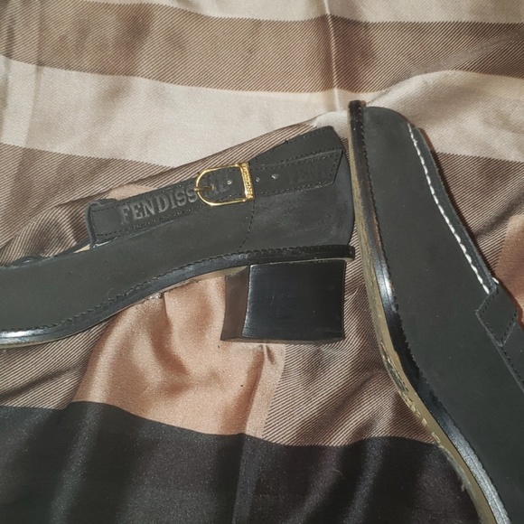 SHOES - Picture 3 of 4